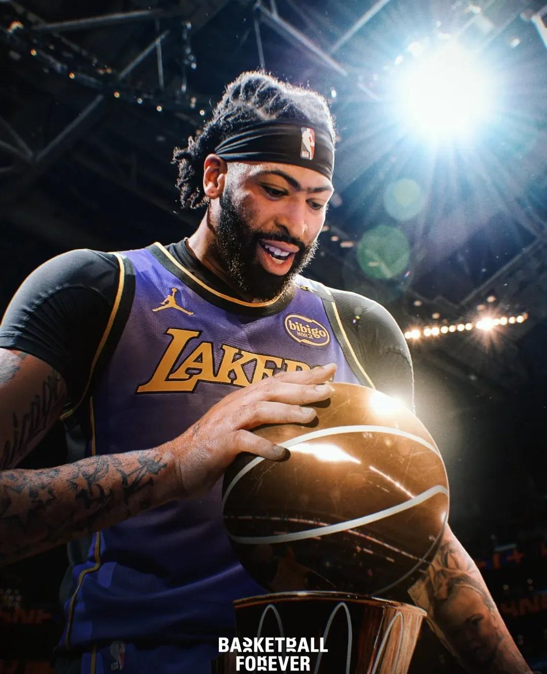 浓眉哥在美国队比赛中比赛局势复杂，战术调整引发热议！