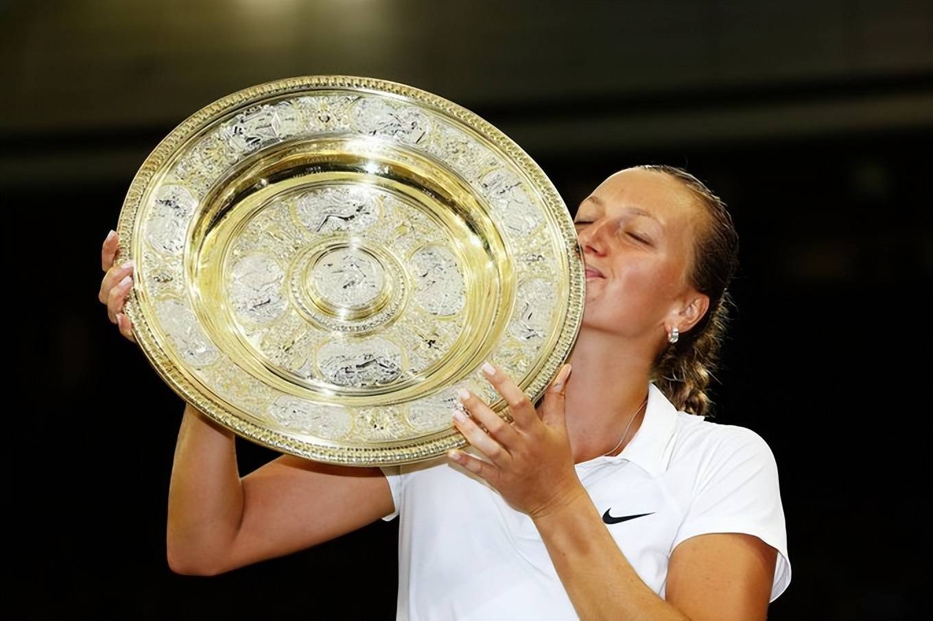 关于科维托娃重要时刻锐不可当，老鹰带队取胜！的信息